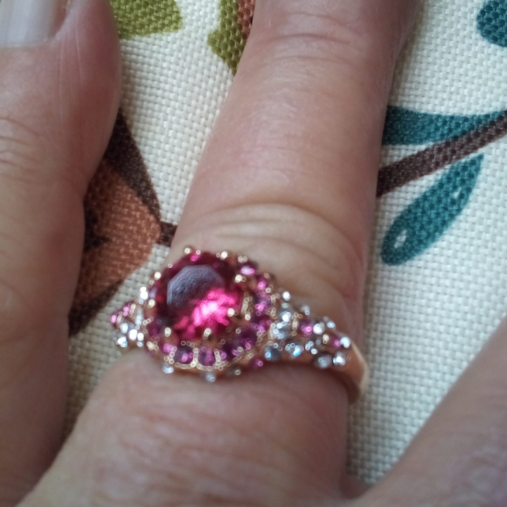 Pink singlet ring - Picture 2 of 5
